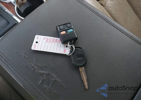 2010 Ford Expedition Eddie Bauer from USA, damaged, VIN 1FMJU1H57AEB07903